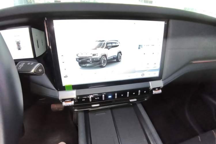 Used Deepal G318 2025 Worry-Free Adventure Edition Four-Wheel Drive Secret Realm Version Audio And AC Panel