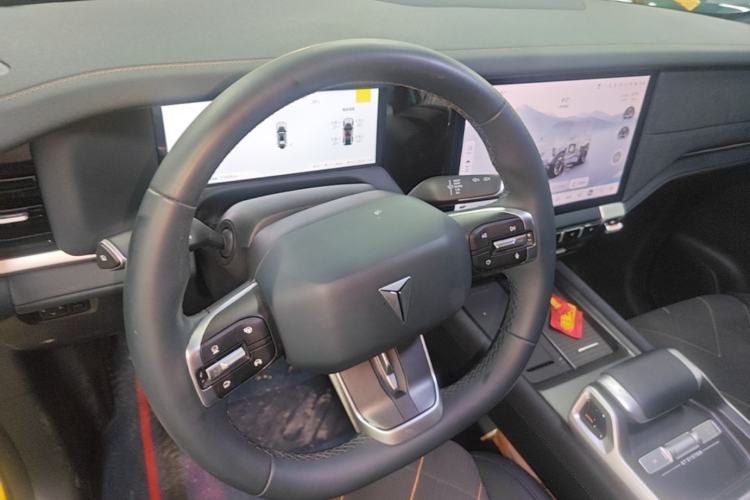 Used Deepal G318 2025 Worry-Free Adventure Edition Four-Wheel Drive Secret Realm Version Center Console