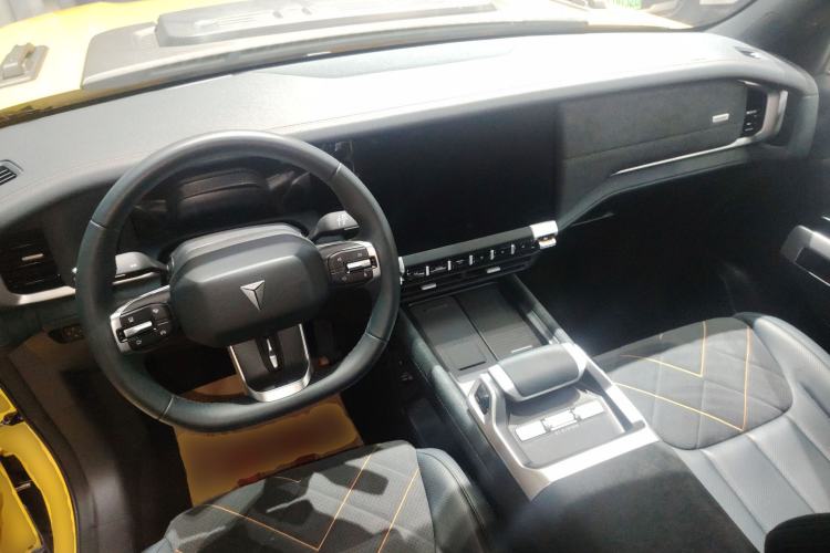 Used Deepal G318 2025 Worry-Free Adventure Edition Four-Wheel Drive Secret Realm Version Center Console