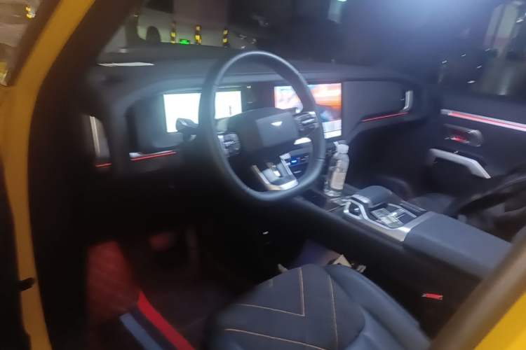 Used Deepal G318 2025 Worry-Free Adventure Edition Four-Wheel Drive Secret Realm Version Center Console