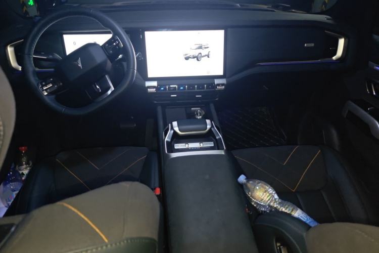 Used Deepal G318 2025 Worry-Free Cross-Country Edition Four-Wheel Drive Distant Mountains Version Center Console