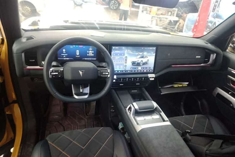 Used Deepal G318 2025 Worry-Free Adventure Edition Four-Wheel Drive Secret Realm Version Center Console