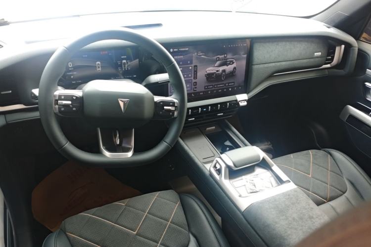 Used Deepal G318 2025 Worry-Free Adventure Edition Four-Wheel Drive Secret Realm Version Center Console