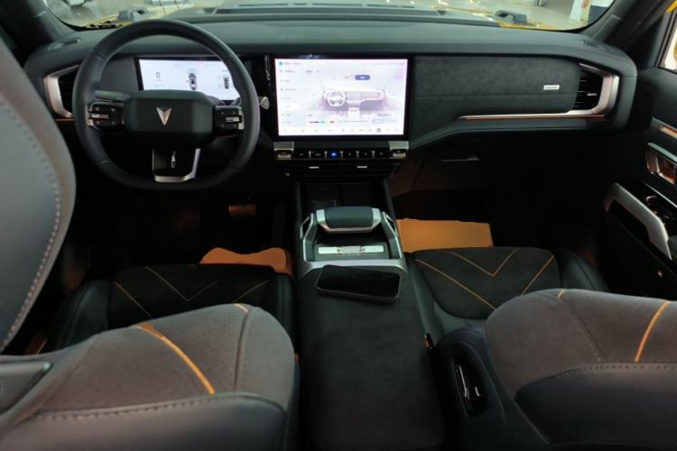 Used Deepal G318 2025 Worry-Free Adventure Edition Four-Wheel Drive Secret Realm Version Center Console