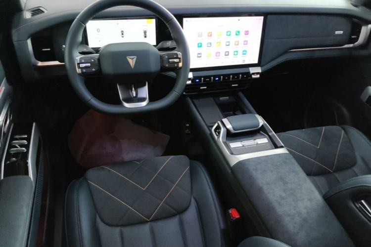 Used Deepal G318 2025 Worry-Free Adventure Edition Four-Wheel Drive Secret Realm Version Center Console