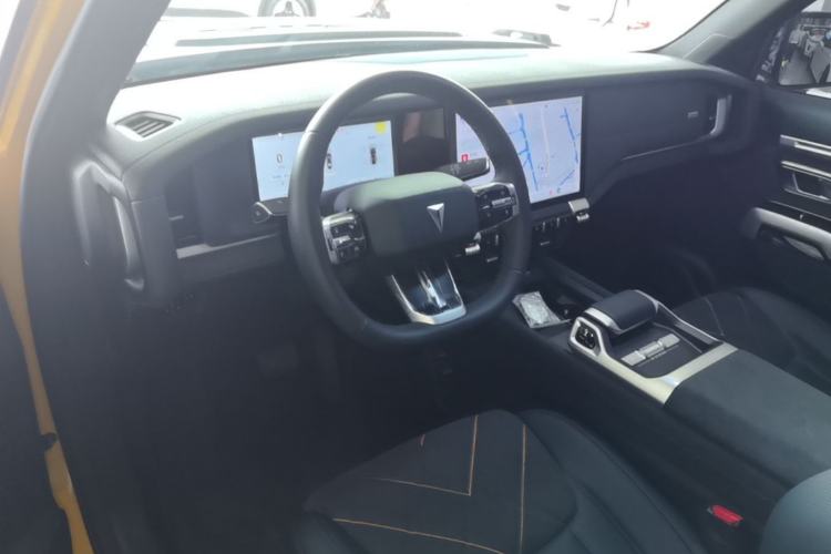 Used Deepal G318 2025 Worry-Free Cross-Country Edition Four-Wheel Drive Distant Mountains Version Center Console