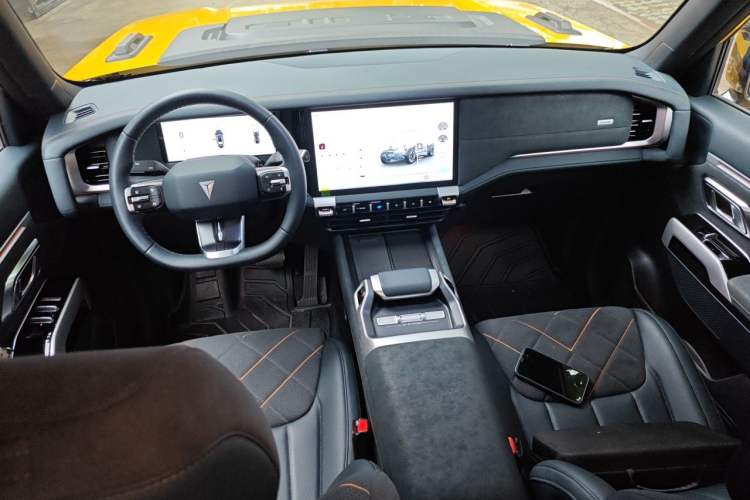 Used Deepal G318 2025 Worry-Free Adventure Edition Four-Wheel Drive Secret Realm Version Center Console