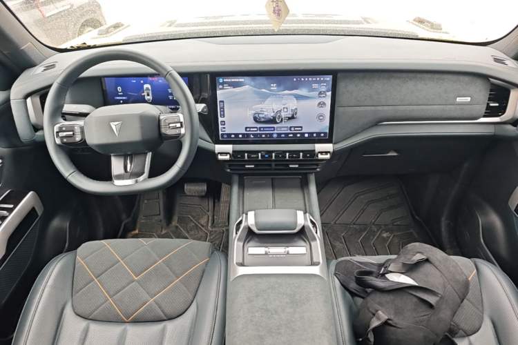 Used Deepal G318 2025 Worry-Free Adventure Edition Four-Wheel Drive Secret Realm Version Center Console