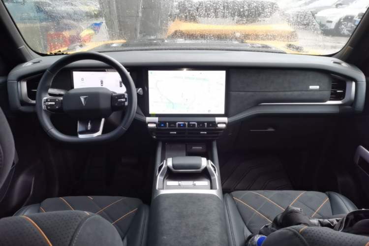 Used Deepal G318 2025 Worry-Free Adventure Edition Four-Wheel Drive Secret Realm Version Center Console