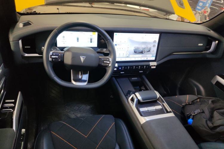 Used Deepal G318 2025 Worry-Free Adventure Edition Four-Wheel Drive Secret Realm Version Center Console