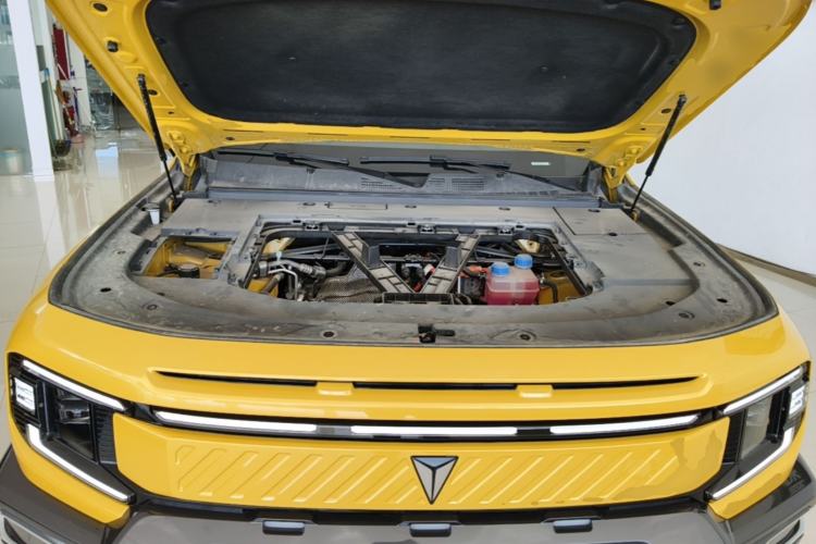 Used Deepal G318 2025 Worry-Free Adventure Edition Four-Wheel Drive Secret Realm Version Engine Bay