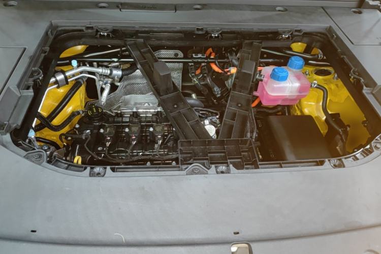Used Deepal G318 2025 Worry-Free Adventure Edition Four-Wheel Drive Secret Realm Version Engine Bay