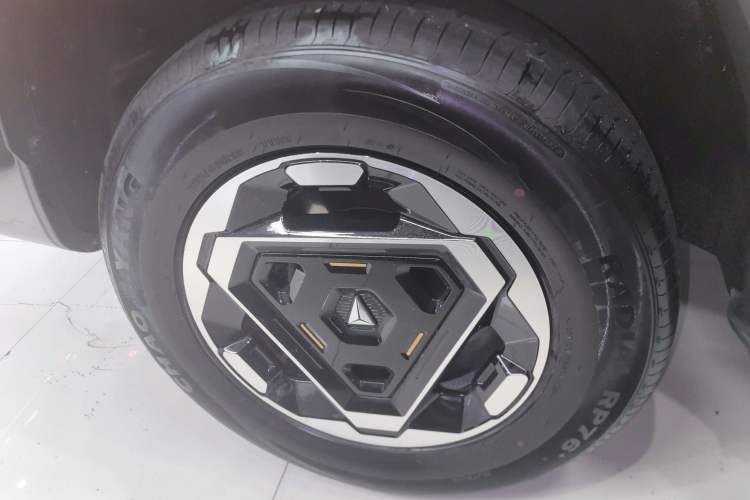 Used Deepal G318 2025 Worry-Free Cross-Country Edition Four-Wheel Drive Distant Mountains Version Exterior 5