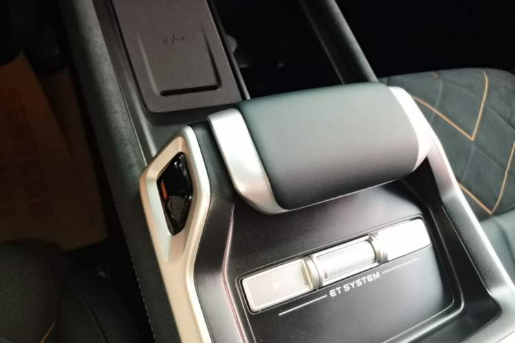 Used Deepal G318 2025 Worry-Free Adventure Edition Four-Wheel Drive Secret Realm Version Gear Lever