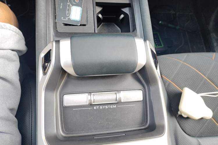 Used Deepal G318 2025 Worry-Free Adventure Edition Four-Wheel Drive Secret Realm Version Gear Lever