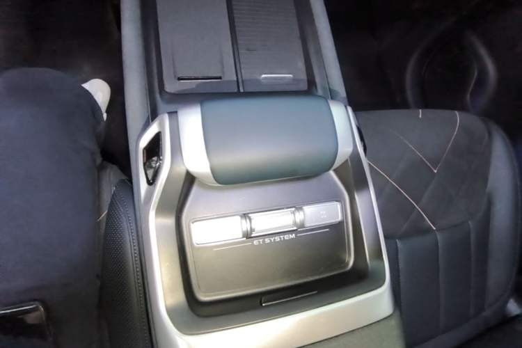 Used Deepal G318 2025 Worry-Free Adventure Edition Four-Wheel Drive Secret Realm Version Gear Lever