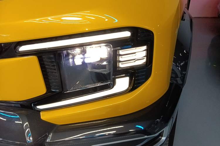 Used Deepal G318 2025 Worry-Free Adventure Edition Four-Wheel Drive Secret Realm Version Left Front Headlight