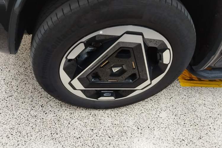 Used Deepal G318 2025 Worry-Free Adventure Edition Four-Wheel Drive Secret Realm Version Left Front Wheel Hub