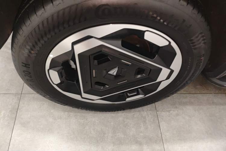 Used Deepal G318 2025 Worry-Free Adventure Edition Four-Wheel Drive Secret Realm Version Left Front Wheel Hub