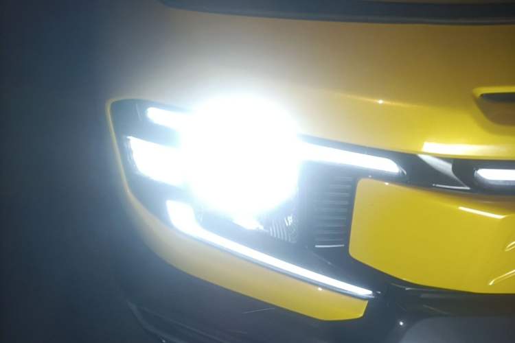 Used Deepal G318 2025 Worry-Free Adventure Edition Four-Wheel Drive Secret Realm Version Right Front Headlight