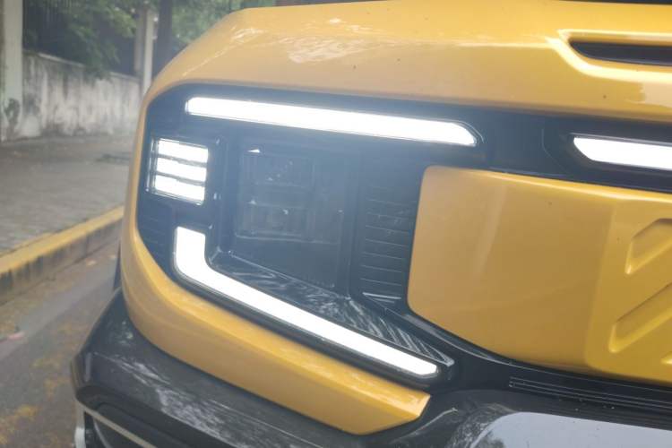 Used Deepal G318 2025 Worry-Free Adventure Edition Four-Wheel Drive Secret Realm Version Right Front Headlight
