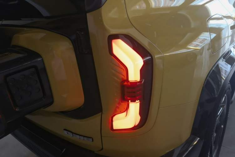 Used Deepal G318 2025 Worry-Free Adventure Edition Four-Wheel Drive Secret Realm Version Right Rear Taillight