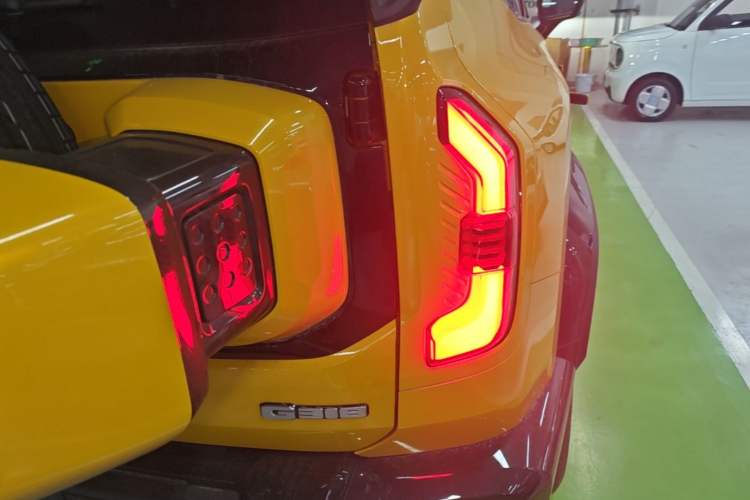 Used Deepal G318 2025 Worry-Free Adventure Edition Four-Wheel Drive Secret Realm Version Right Rear Taillight