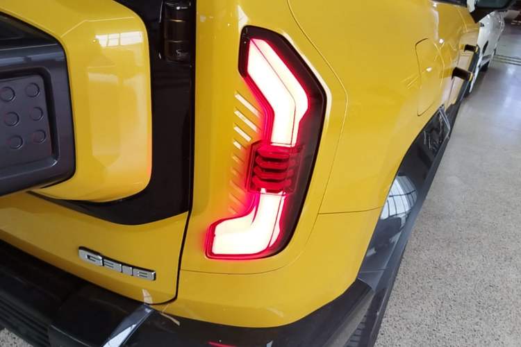 Used Deepal G318 2025 Worry-Free Adventure Edition Four-Wheel Drive Secret Realm Version Right Rear Taillight