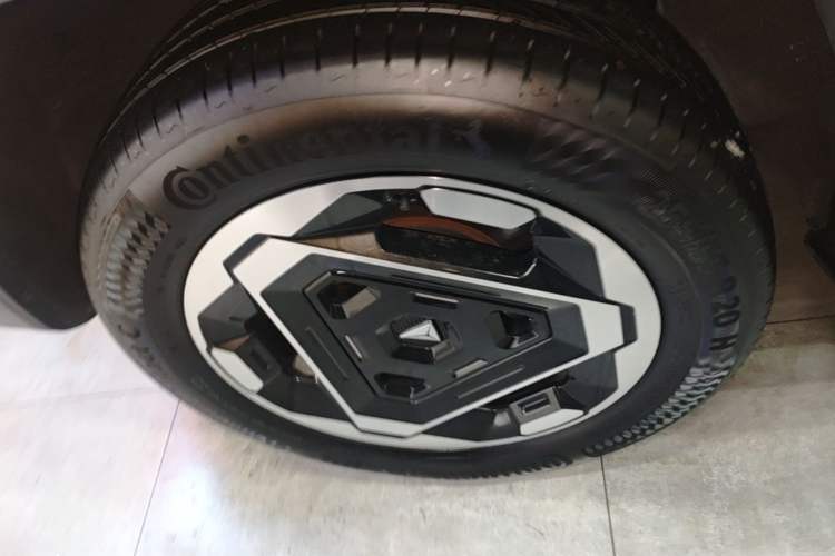 Used Deepal G318 2025 Worry-Free Adventure Edition Four-Wheel Drive Secret Realm Version Right Rear Wheel Hub