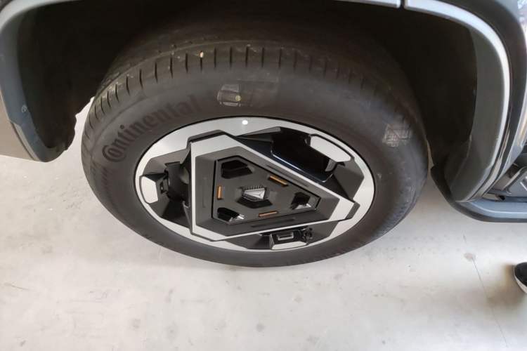 Used Deepal G318 2025 Worry-Free Adventure Edition Four-Wheel Drive Secret Realm Version Right Rear Wheel Hub