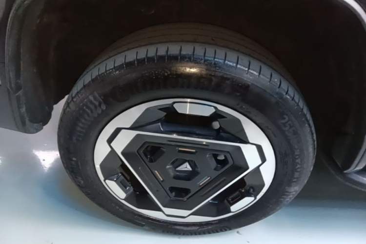 Used Deepal G318 2025 Worry-Free Adventure Edition Four-Wheel Drive Secret Realm Version Right Rear Wheel Hub