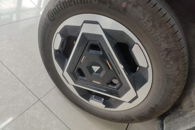 Used Deepal G318 2025 Worry-Free Adventure Edition Four-Wheel Drive Secret Realm Version Right Rear Wheel Hub