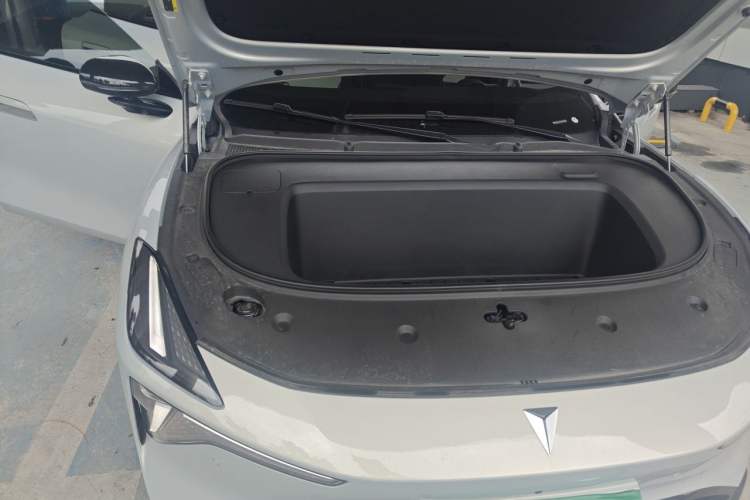 Used Deepal L06 2026 Model, 245 Ultra+ Laser Version Engine Bay Right