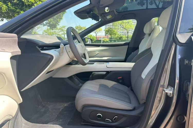 Used Deepal L07 2025 230 Ultra with DeepBlue Intelligent Driving AD PRO Extended-Range Version Interior 1