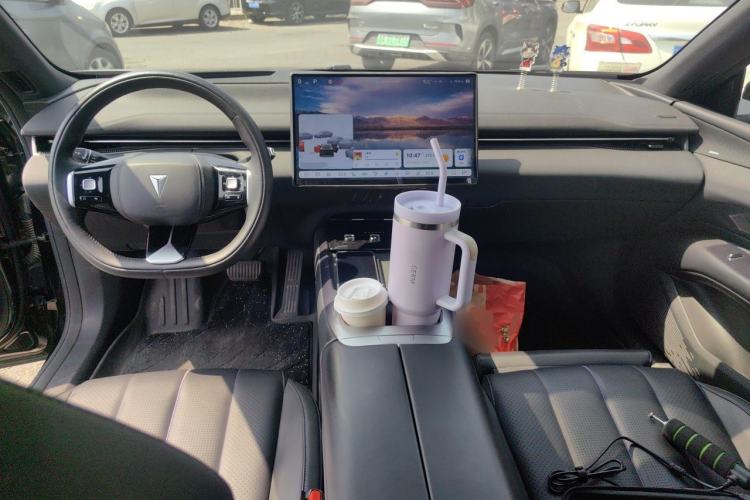 Used Deepal L07 2024 530 Max Qiankun Intelligent Driving ADS SE Pure Electric Version Center Console