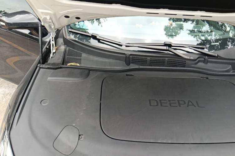 Used Deepal L07 2024 230Max Range-Extended Version Engine Bay Right