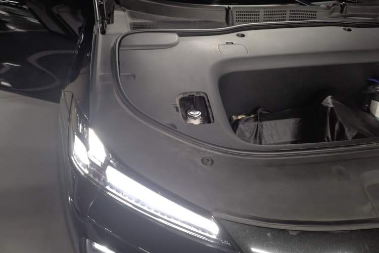 Used Deepal L07 2024 530Max Pure Electric Version Engine Bay Right