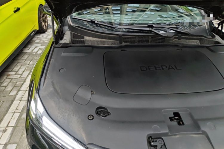 Used Deepal L07 2024 230Max Range-Extended Version Engine Bay Right