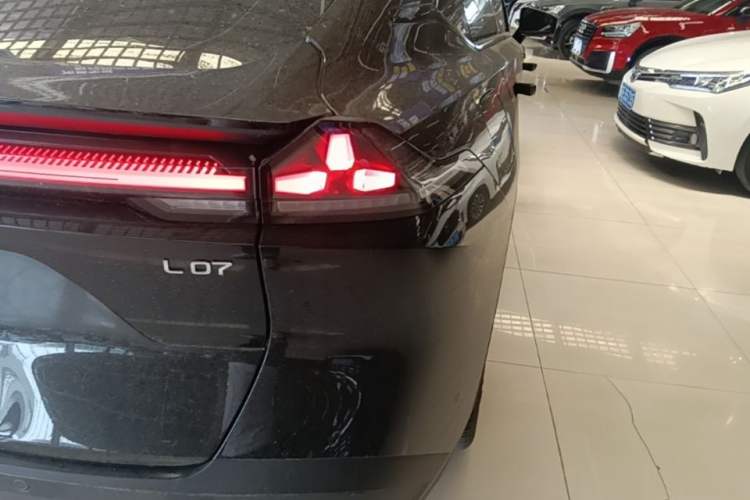 Used Deepal L07 2024 230Max Range-Extended Version Exterior 3