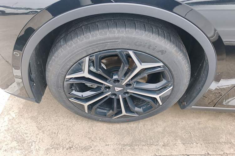 Used Deepal L07 2024 230Max Range-Extended Version Exterior 4