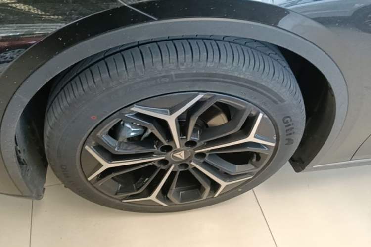 Used Deepal L07 2024 230Max Range-Extended Version Exterior 4