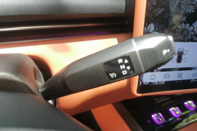 Used Deepal L07 2024 230Max Qiankun Intelligent Driving ADS SE Range-Extended Version Gear Lever