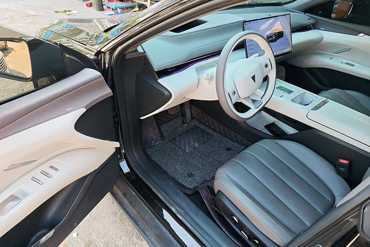 Used Deepal L07 2024 230Max Range-Extended Version Interior 3
