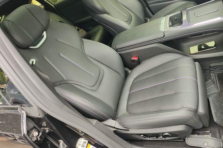 Used Deepal L07 2024 230Max Range-Extended Version Right Front Seat