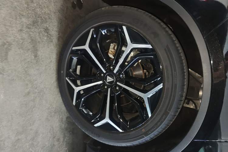 Used Deepal L07 2024 230Max Range-Extended Version Right Rear Wheel Hub