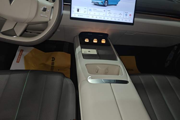 Used Deepal L07 2024 230Max Qiankun Intelligent Driving ADS SE Range-Extended Version Audio And AC Panel