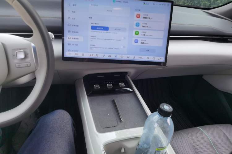 Used Deepal L07 2024 530 Max Qiankun Intelligent Driving ADS SE Pure Electric Version Audio And AC Panel
