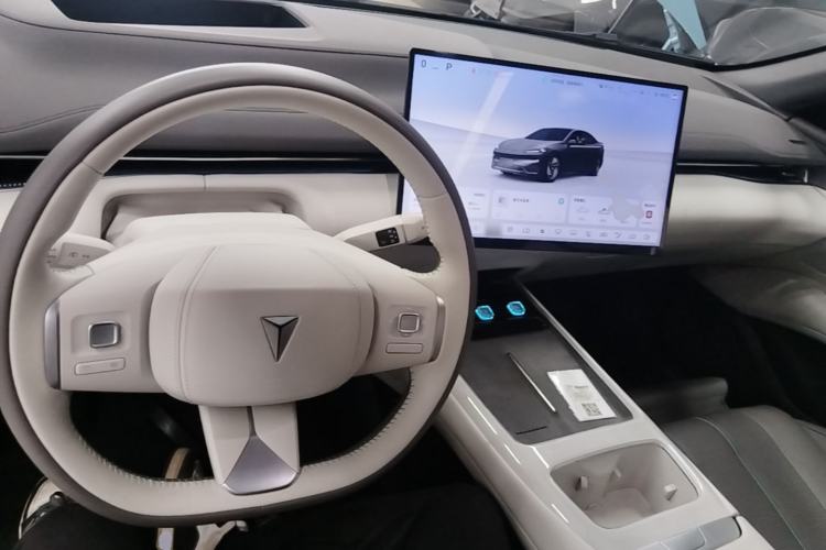 Used Deepal L07 2024 230Max Qiankun Intelligent Driving ADS SE Range-Extended Version Center Console