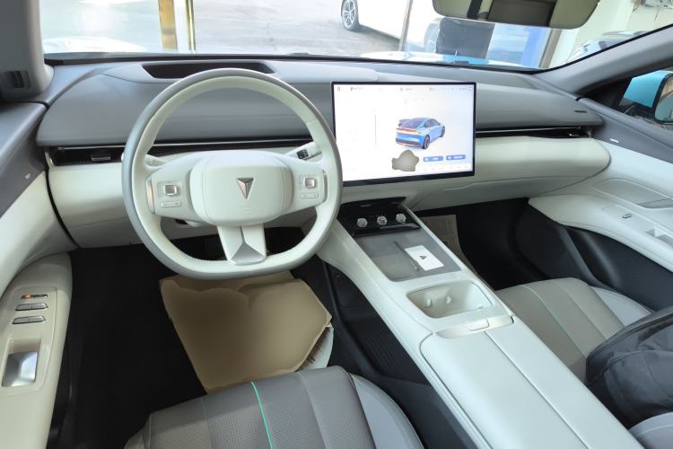 Used Deepal L07 2024 230Max Qiankun Intelligent Driving ADS SE Range-Extended Version Center Console