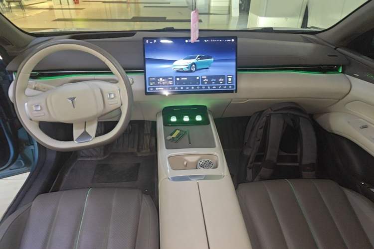 Used Deepal L07 2024 230Max Qiankun Intelligent Driving ADS SE Range-Extended Version Center Console